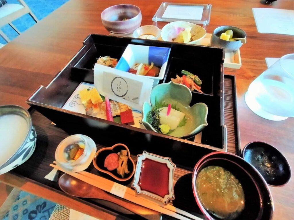 ハレクラニ沖縄のレストラン「AOMI」の和朝食