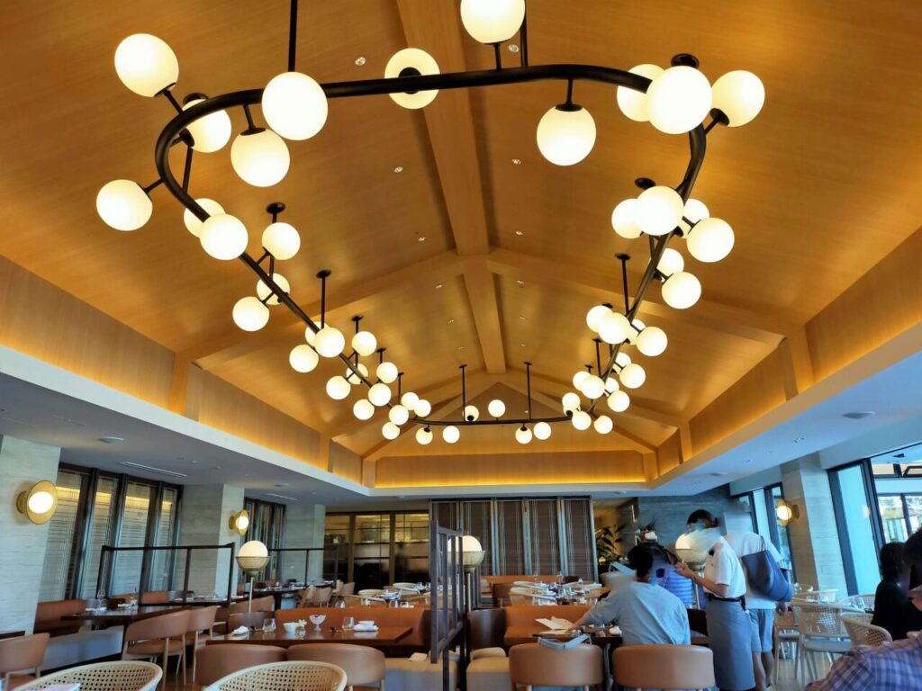 ハレクラニ沖縄のレストラン「ハウス ウィズアウト ア キー」の店内の様子