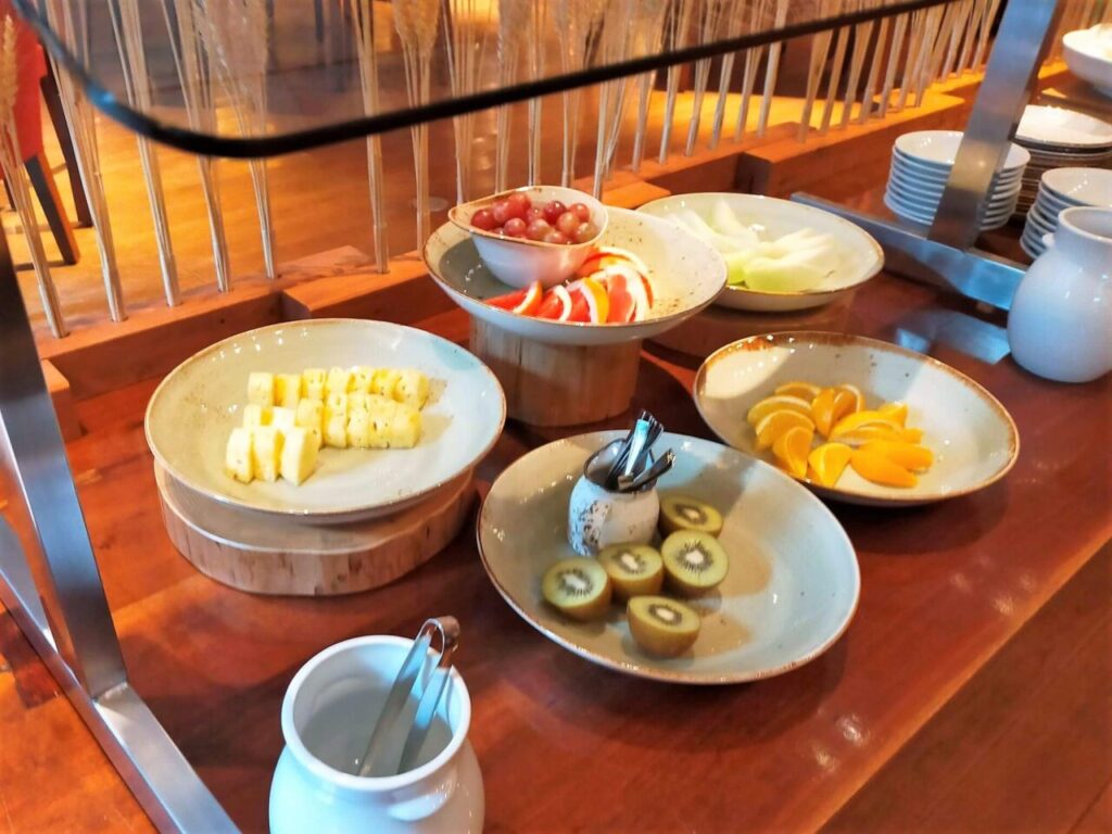 ハイアットリージェンシー京都の朝食会場「ザ・グリル（カフェ33）」ブッフェのフルーツコーナー