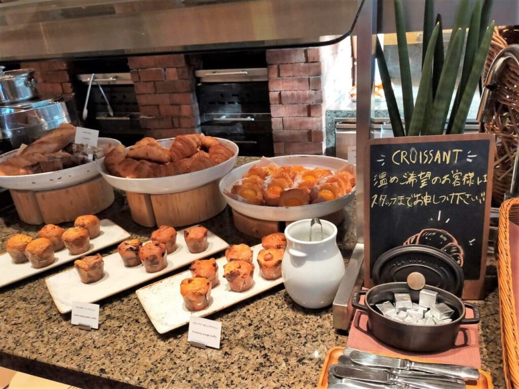 ハイアットリージェンシー京都の朝食会場「ザ・グリル（カフェ33）」ブッフェのパンコーナー