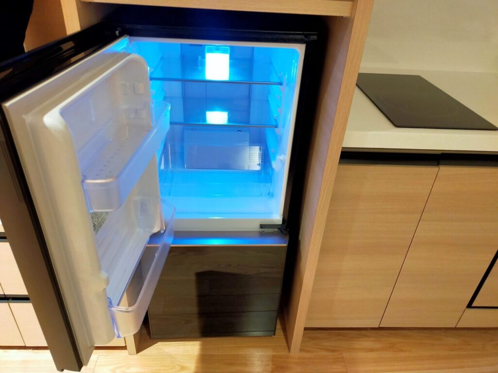 ハイアットハウス金沢のお部屋のキッチン設備（冷蔵庫は色々入れられるサイズ感）